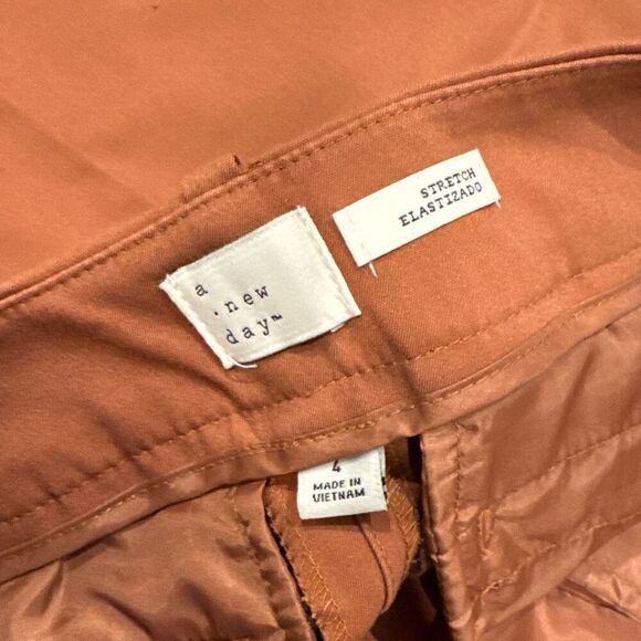 A new day pants size 4 - Picture 2 of 3